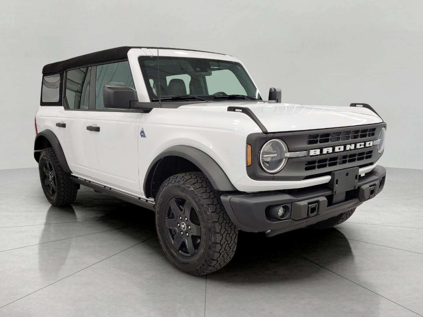 2023 Ford Bronco Black Diamond 4 Door 4x4 in Oxford White — front three-quarter view