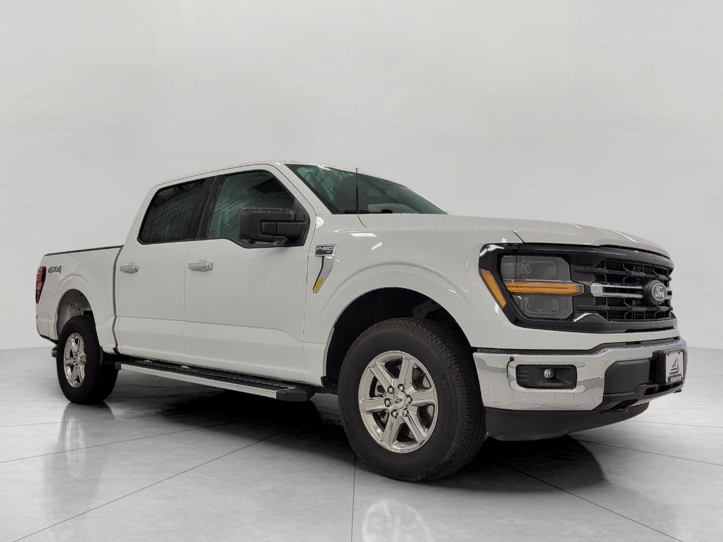 2024 Ford F-150 XLT 4WD SuperCrew 5.5' Box in Oxford White — front three-quarter view